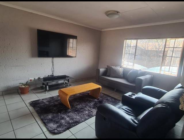 2 BEDROOM PROPERTY TO RENT IN KENLEAF